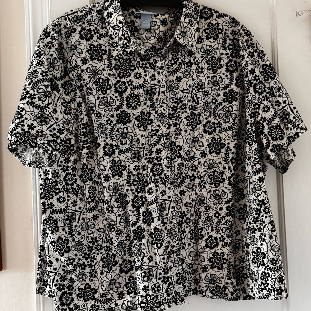 Liz & Me Black and White Cotton Button Down Shirt